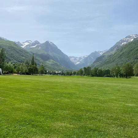 Fantastic Ground Floor Opposite Thermes Apartment *