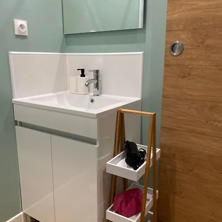 Fantastic Ground Floor Opposite Thermes *