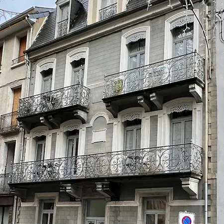 Fantastic Ground Floor Opposite Thermes Apartment
