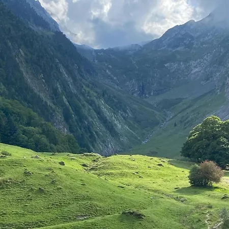 Fantastic Ground Floor Opposite Thermes